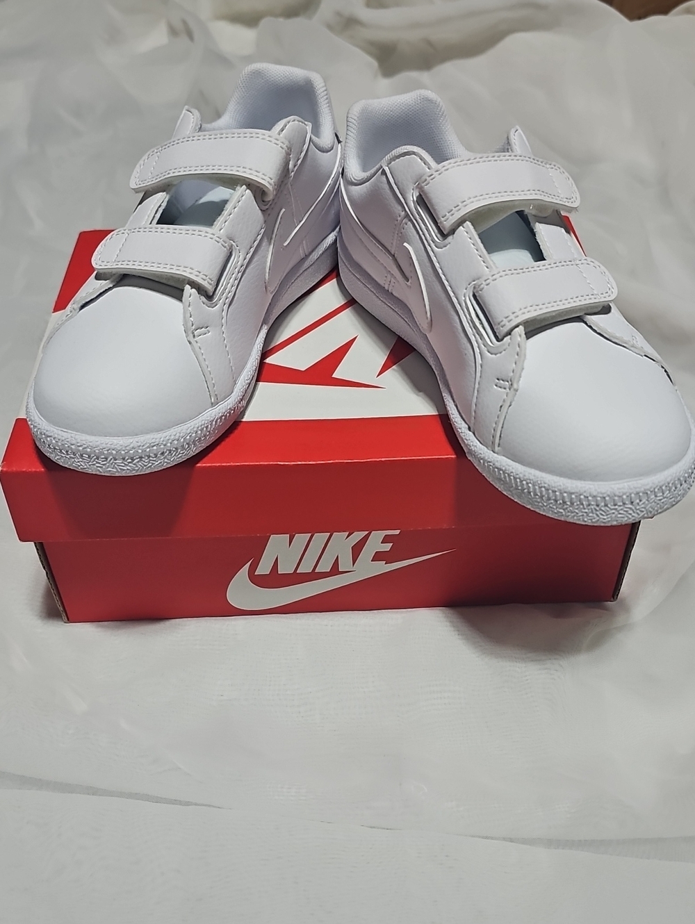 NEW!!! Still in the box 13.5C NIKE COURT ROYALE KIDS